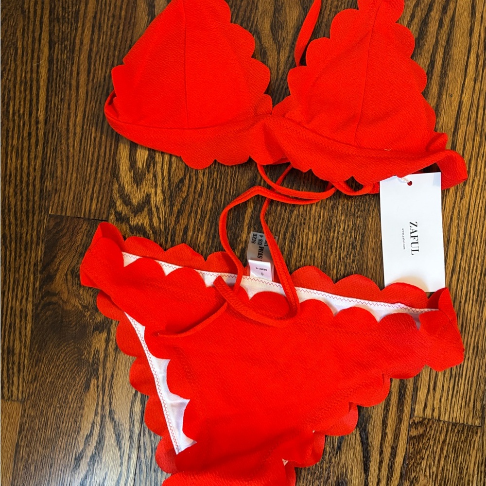 Zaful Red Scalloped Swim Set